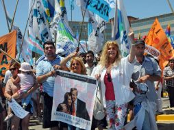 Simpatizantes de la presidenta Cristina Fernández mandan su apoyo hacia la mandataria. AFP  /