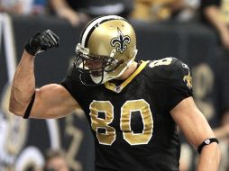 El jugador de los Santos Jimmy Graham muestra la fuerza de su equipo. EFE  /