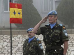 Actualmente, la biblioteca-farmacia cuenta con unos mil libros en castellano. EFE  /