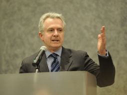 El panista Santiago Creel, dice que su campaña es sana y legal y no le interesa ver a otros panistas en malos momentos. ARCHIVO  /