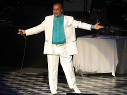 ''El Divo de Juárez'' trabaja en una canción con la protagonista de ''Dos hogares'', Anahí.  /