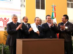 El Presidente Felipe Calderón y Víctor Manuel Borrás, director del Infonavit, inauguraron el desarrollo Hogar es Ceylán. ELUNIVERSAL  /