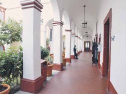 El Centro Cultural El Refugio (imagen) cuenta con un área para espacios de estacionamiento.  /