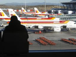 Los aviones de Iberia aparecen parados en la T4 deI Aeropuerto de Barajas, durante el paro anterior ARCHIVO  /