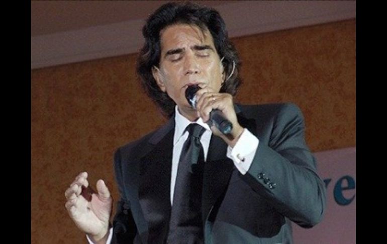 'El Puma' ha vendido más de 15 millones de copias y ganado varios Discos de Oro y Platino. ESPECIAL  /