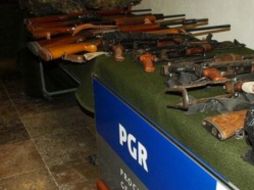 En ambos casos, las armas, los cartuchos y los vehículos fueron llevados al edificio de la PGR. ARCHIVO  /