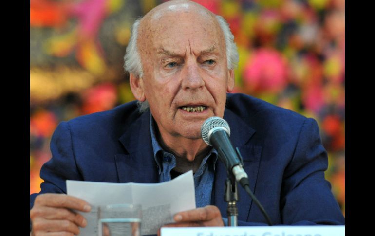 El escritor uruguayo, Eduardo Galeano, pronuncia un discurso hoy en Cuba. EFE  /