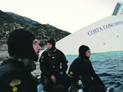 Los grupos de rescate permanecen a la búsqueda de sobrevivientes, aunque aseguran que será casi imposible encontrar personas vivas. EFE  /