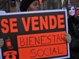 España, Grecia, Italia y otros países de la zona euro han tenido que presentar polémicos planes contra la crisis. ARCHIVO  /