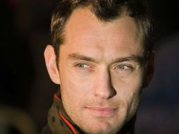 Así como al actor y a otros famosos, empleados del periódico británico intercerptaron los teléfonos para obtener exclusivas. AFP  /