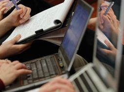 Los piratas informáticos han bromeado con hackear también la página web del FBI. AFP  /