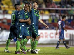 Jugadores del Santos durante el partido de la semana dos del Torneo Clausura 2012. MEXSPORT  /