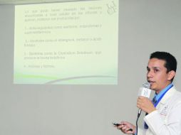 Javier Barriga Marín, jefe de Urgencias en Pediatría del Hospital Civil, explicó las principales causas de los cinco fallecimientos.  /