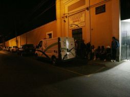 Instituto Jalisciense de Ciencias Forenses encontró  nueve casquillos del calibre 9 milímetros, como evidencia de la doble ejecución.  /