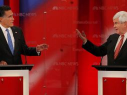 Los candidatos presidenciales republicanos, Romney (izq.) y Newt Gingrich (der.). REUTERS  /