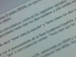 En ocasiones 'tener claro' se emplea sin guardar la concordancia.  /
