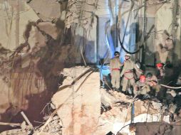 Se presume que aún se encuentran víctimas entre los escombros. EFE  /