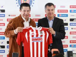 Ambriz fue presentado por Rafael Ortega como el nuevo director técnico del Guadalajara.  /