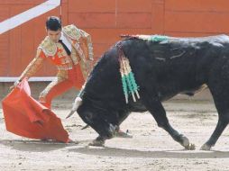 Fernando Labastida tuvo una labor destacada en la corrida que se celebró en el Domo, de su natal San Luis Potosí.  /