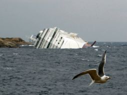 El responsable de Protección Civil, Franco Gabrielli menciona que se necesitará de siete a 10 meses para desaperecer el barco. REUTERS  /