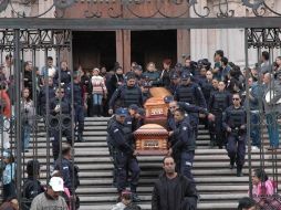 Los cuerpos de los tres elementos estuvieron presentes en el último pase de lista en la plaza principal del municipio.  /