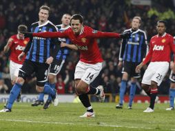 Javier 'Chicharito' Hernández celebra el primer gol de los Red Devils en el partido. REUTERS  /