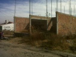 El cuerpo fue encontrado por un menor mientras jugaba en la finca.  /