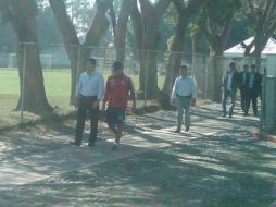 José Manuel de la Torre hizo su aparición en las instalaciones de Chivas a las 10:10 de la mañana.  /