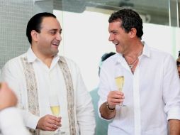 Antonio Banderas con el gobernador de Quintana Roo, Roberto Borge. EFE  /