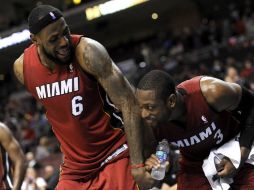 LeBron James (6) aportó un doble-doble de 19 y Dwyane Wade logró (3) 26 puntos para el triunfo de Heat. AP  /