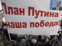 Ambos bandos se manifestaron bajo el lema 'Por unas elecciones limpias'. EFE  /