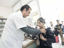 La UdeG considera vital la cercanía entre el Gobierno y académicos en la planeación para el combate a las amenazas contra la salud.  /