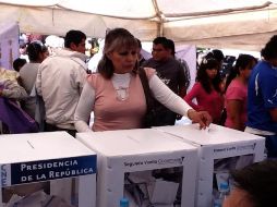 Largas filas se formaron durante el proceso de votación en la casilla de Lagos de Moreno.  /