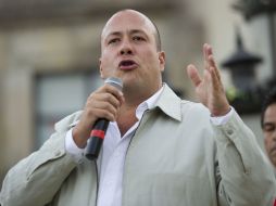 Declara que las posibilidades de ganar en la elección son iguales con cualquiera.  /