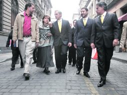 Miguel Ángel Mancera (d), virtual candidato en el Distrito Federal, acompañado por Gerardo Fernández Noroña. EL UNIVERSAL  /