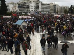 La primera huelga general del año ha sido convocada para hoy en Grecia frente al Parlamento. EFE  /