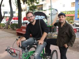 Al Teatro en Bici recompensa el uso del casco en este medio de transporte.  /