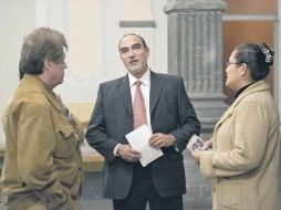 Alejandro Cravioto (al centro) declinó hacer comentarios sobre el subejercicio en el presupuesto de 2011 de la dependencia a su cargo.  /