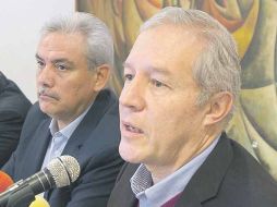 Fernando Guzmán (derecha) destacó el compromiso de Alberto Cárdenas con Jalisco, como una de sus principales cualidades.  /