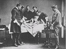 Actualmente es inconcebible la práctica hospitalaria sin asepsia; esa es la gran aportación de Lister. ESPECIAL  /