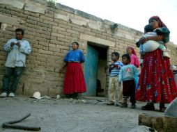 Las despensas contienen esencialmente maíz, frijol, lenteja, aceite y soya que conforma la dieta básica de los wixárikas. ARCHIVO  /