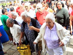 Tan sólo en el periodo 2002-2011 se logró que 413 mil personas terminaran sus estudios a nivel básico. ARCHIVO  /