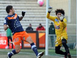 Guillermo tuvo muy buena actuación durante los primeros 45 minutos de juego. AFP  /