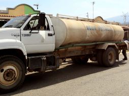 Algunas comunidades requieren solamente agua en pipas, porque el pozo que tenían se secó. ARCHIVO  /