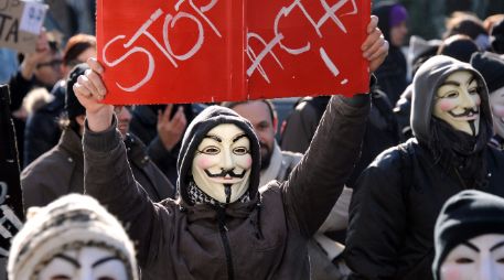 Pese al tajante frío, la necesidad de luchar contra la censura triunfa entre los manifestantes. AFP  /