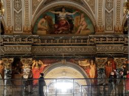 Literalmente, se ha tendido un puente que acerca al público con las elaboradas obras de Klimt. REUTERS  /