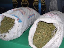 Transportaban la mercancía ilícita en costales arriba de su vehículo.  /