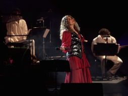 Durante el recital, Tania rindió homenaje a la cultura musical de México y al compositor yucateco Armando Manzanero. NOTIMEX  /