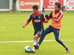 El conjunto rojiblanco vio esta mañana un video motivacional. En la foto, Erick Torres (d), quien estaría en el cuadro titular.  /