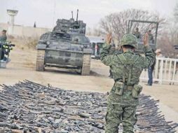 Militares de Juárez destruyeron armamento en presencia del jefe del Ejecutivo. EL UNIVERSAL  /